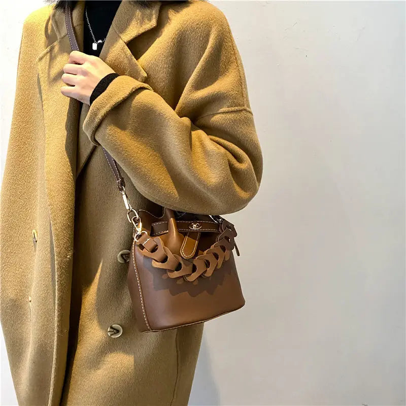 Net Red Shoulder Cross Body Bucket Bag for Fall/Winter