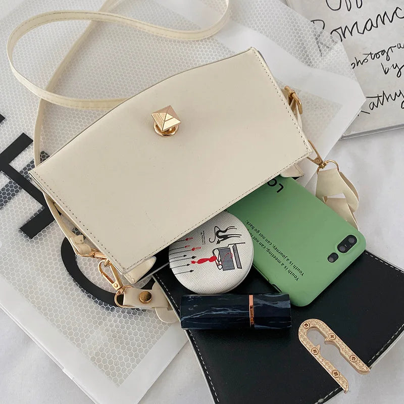 Retro Woven Lock Buckle Shoulder Handbag with Detachable Strap