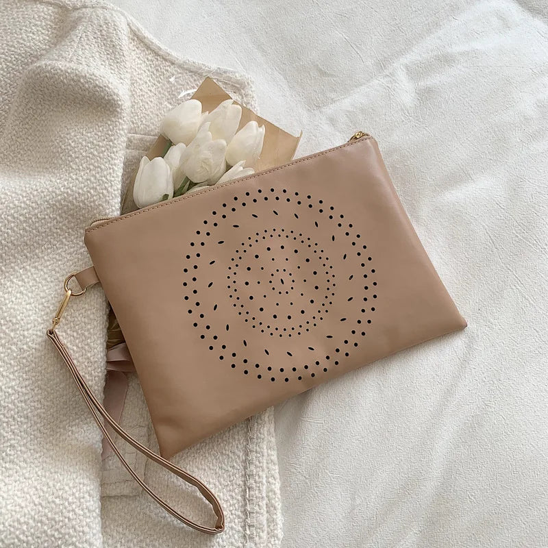 Ladies Hollowed-out Envelope Clutch Bag Versatile Messenger Handbag