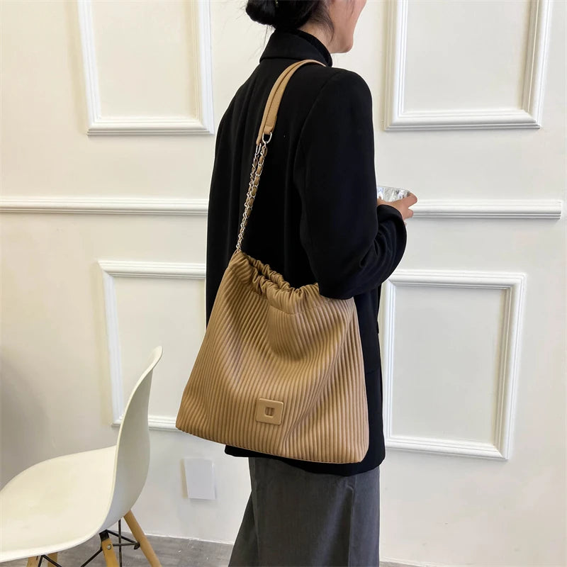 Western Style Shoulder Bags Texture Chains Large Capacity Handbag