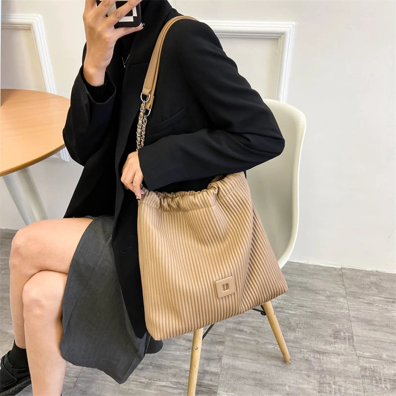Western Style Shoulder Bags Texture Chains Large Capacity Handbag