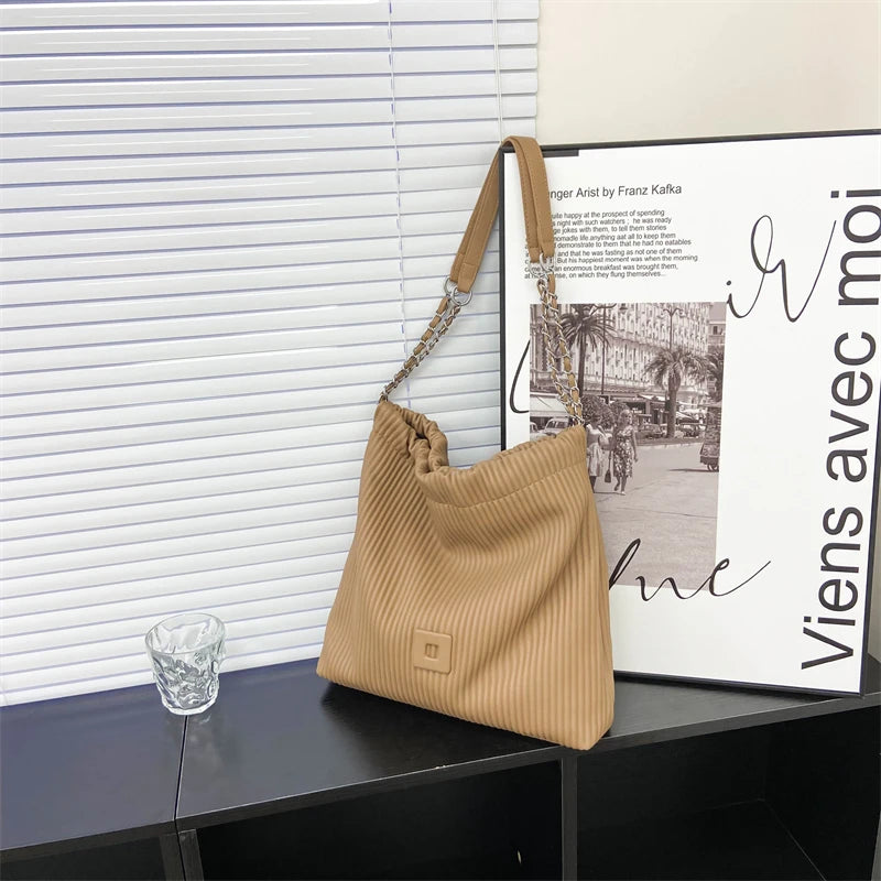Western Style Shoulder Bags Texture Chains Large Capacity Handbag