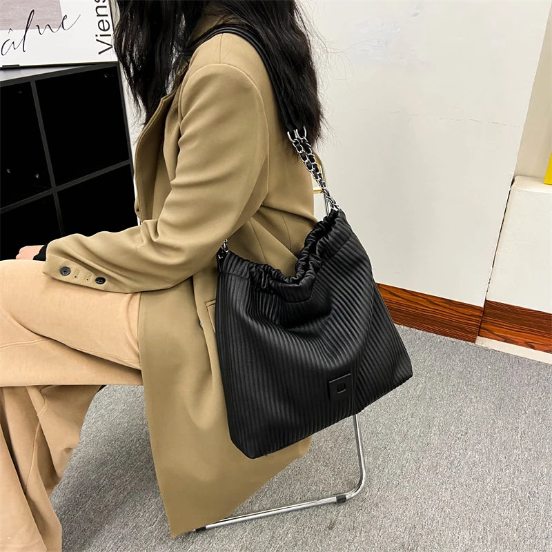 Western Style Shoulder Bags Texture Chains Large Capacity Handbag