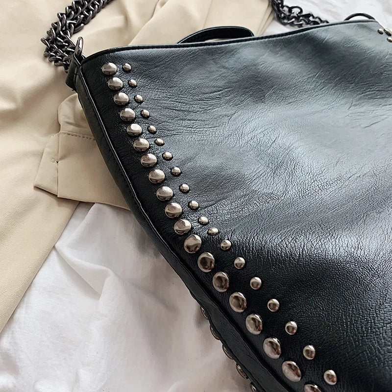Large-capacity Women's Shoulder Bag Metal Chain Messenger Bag