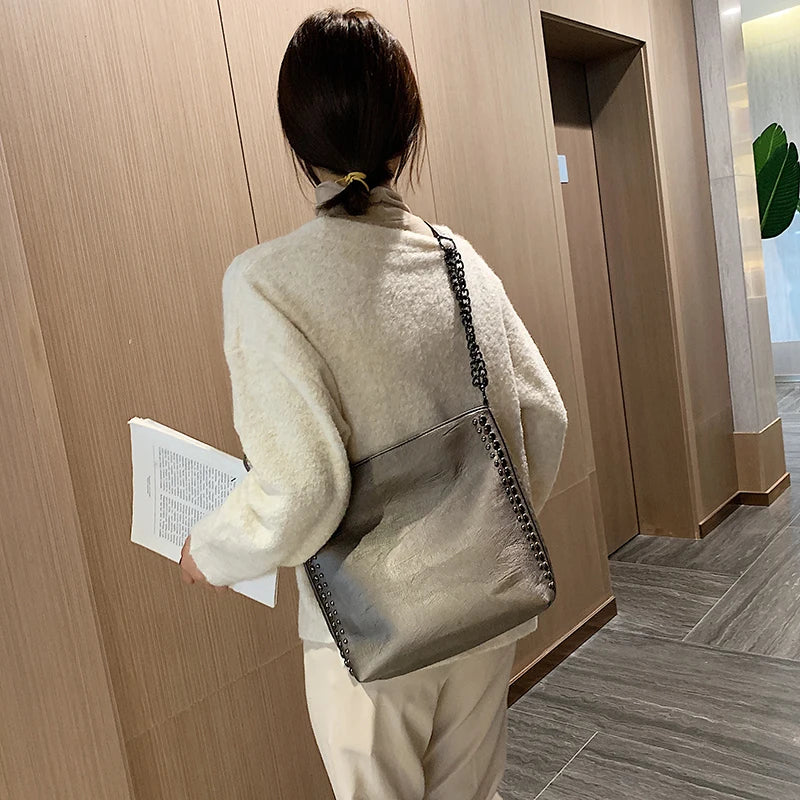 Large-capacity Women's Shoulder Bag Metal Chain Messenger Bag