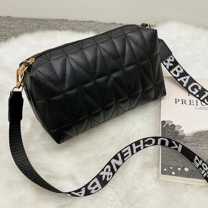 Lingge Chain Embroidery Bag Small Square Bag