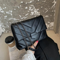 High-quality One-shoulder Messenger Bag with Chain Strap