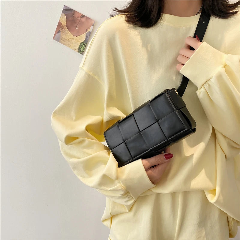 Mini Chain Waist Bag Ladies Chest Bag Solid Messenger Bag
