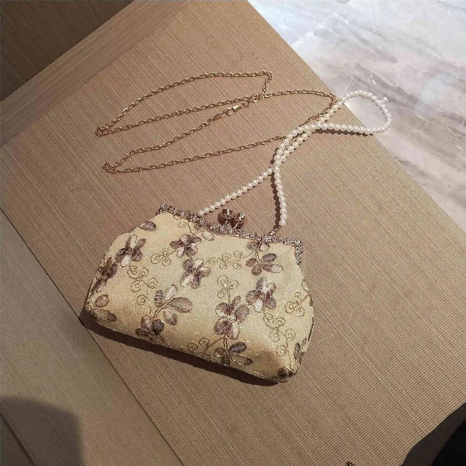 Vintage Small Shell Lock Bag Women's Handbags