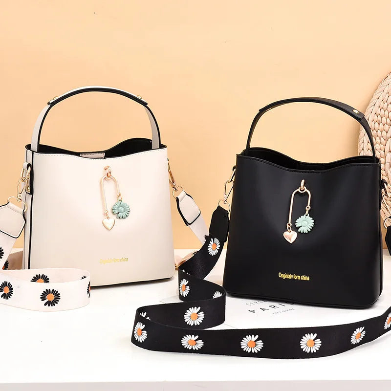 Net Celebrity Women's Bag Personality Bucket Bag Large-capacity Messenger Bag