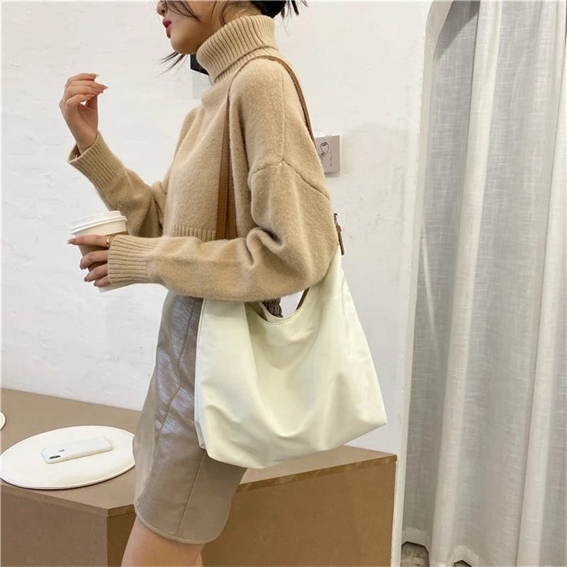 Adjustable Strap Canvas Women Handbag with Hasp