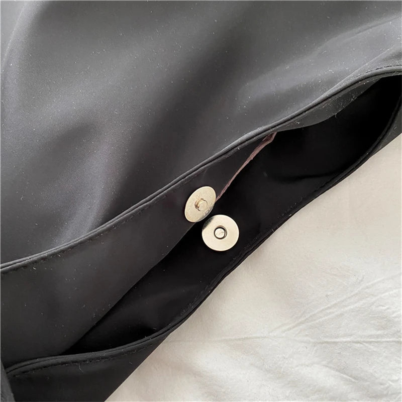 Adjustable Strap Canvas Women Handbag with Hasp