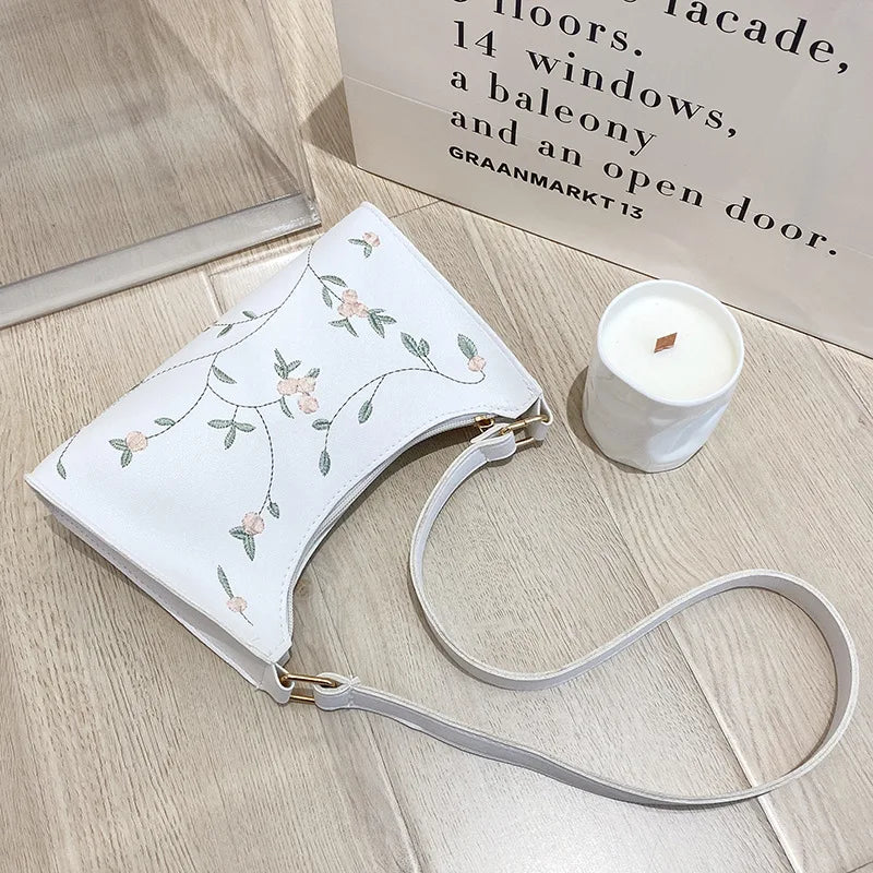 One Shoulder Bag Retro Embroidery Small HandBag Sweet Delicate Texture