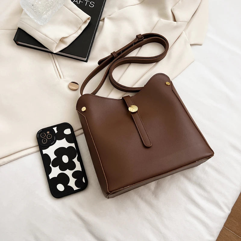 Women's Large Leather Shoulder Bag with High Hardware Pendant
