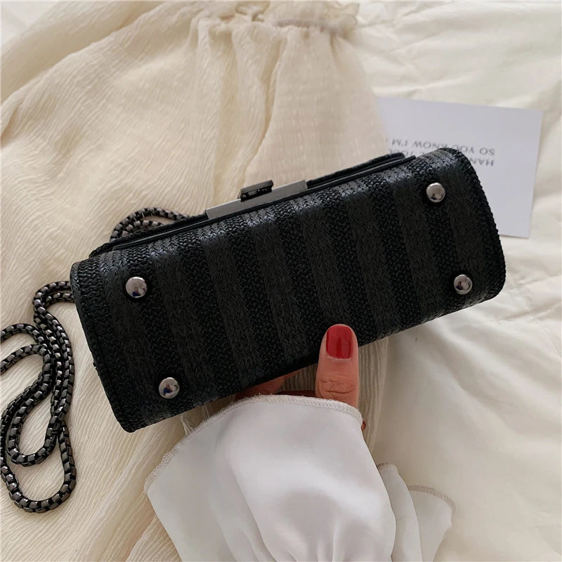 Large Capacity Women's Shoulder Bag with Metal Chain