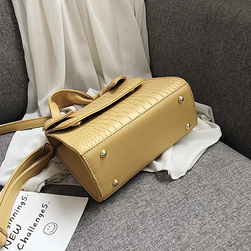 Crocodile Leather Pattern Messenger Bag Waterproof Shoulder Bag