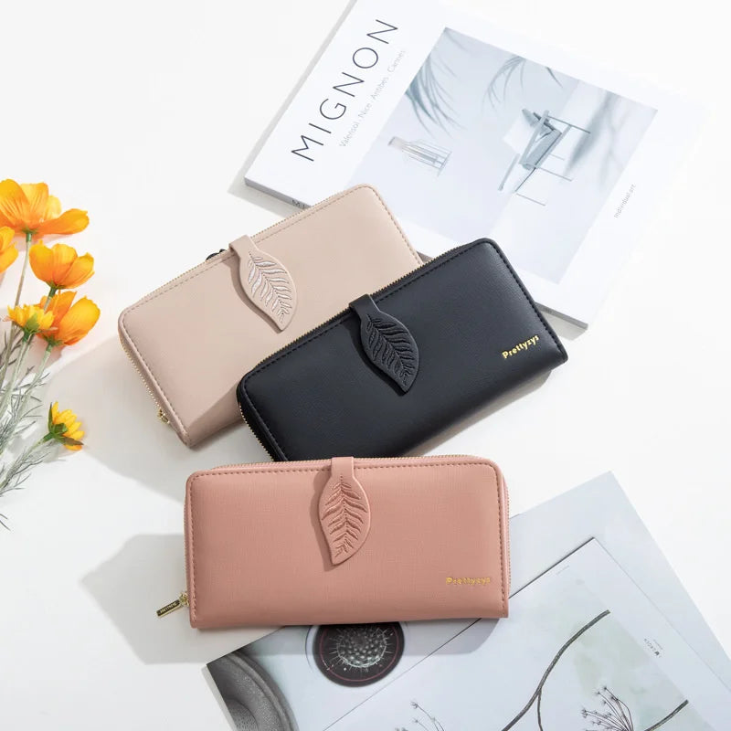 Small Fresh Embroidery Women's Purse with Zipper Closure