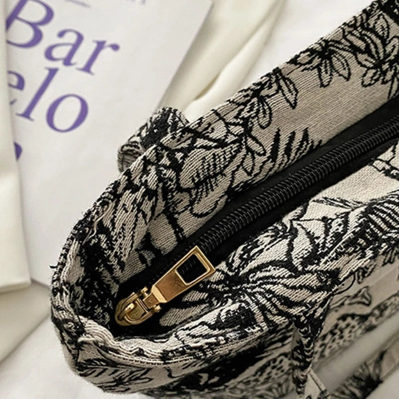 Retro Embroidery Shoulder Bag Lightweight Canvas Clutch Bags