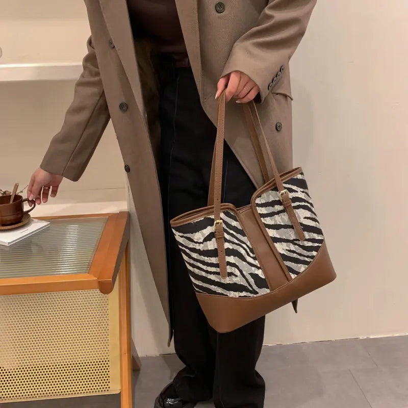Retro Shoulder Handbag Women's Tote Commuter Bag