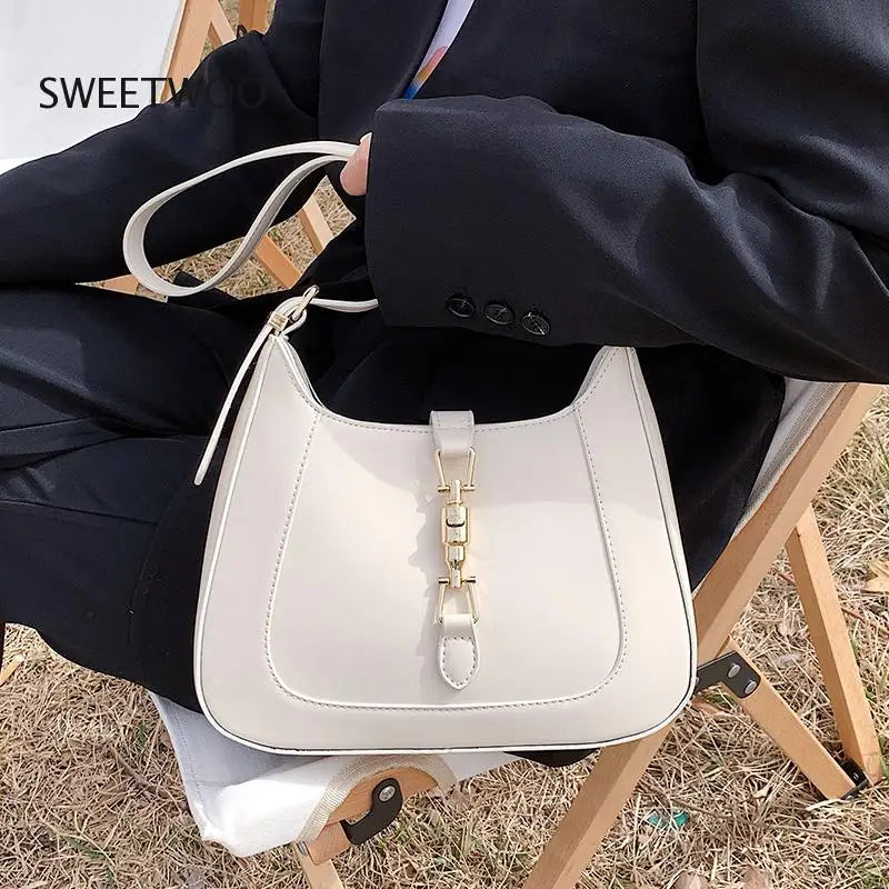 Retro Western Style Messenger Bag Shoulder Bag Locking Buckle Underarm Bag