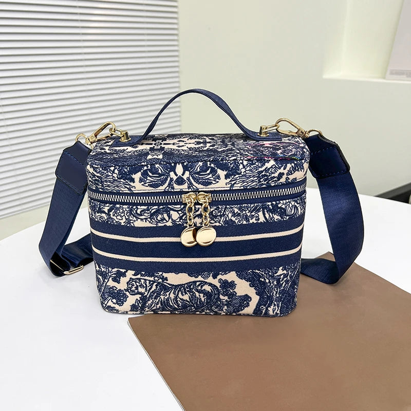 Retro Lady Cosmetic Bag Makeup Travel Organizer Lipstick Case
