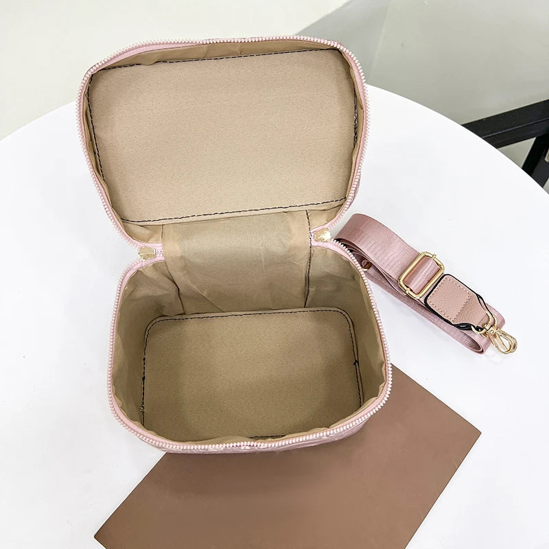 Retro Lady Cosmetic Bag Makeup Travel Organizer Lipstick Case