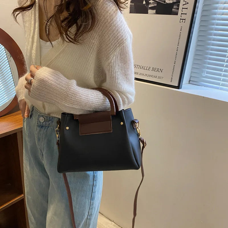 Retro One-shoulder Messenger Bag with Large Capacity