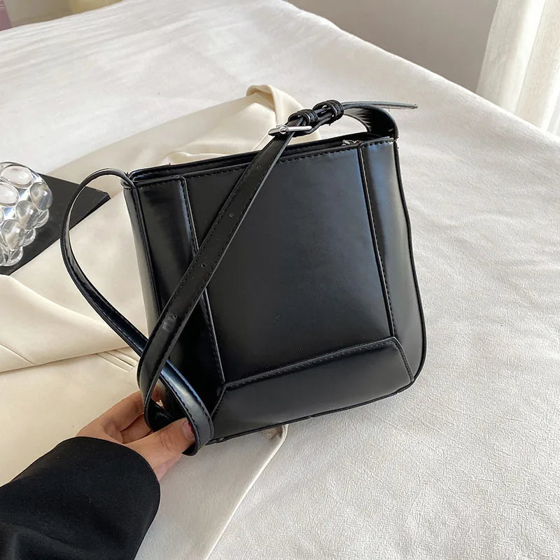 Vintage Leather Shoulder Bags for Women Handbags Purses Casual Bucket Bags