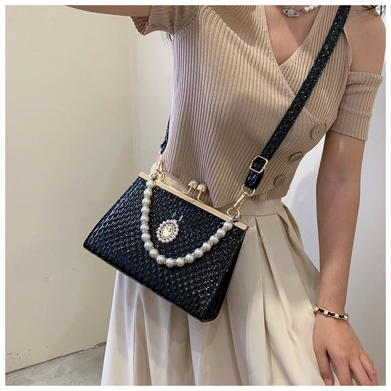 Fashionable Hot Selling Solid Shoulder Handbag for Women
