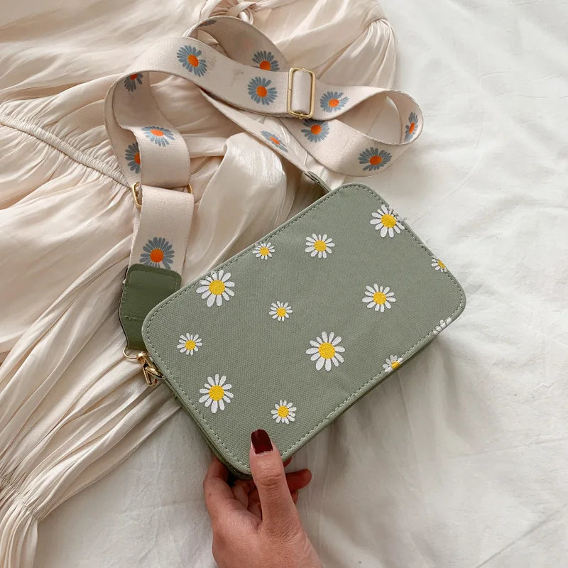 Daisy Flower Shoulder Bag Western Style Chain Messenger Bag