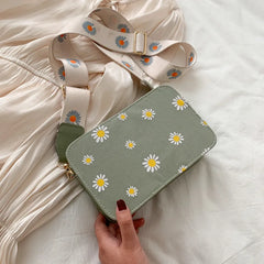 Daisy Flower Shoulder Bag Western Style Chain Messenger Bag
