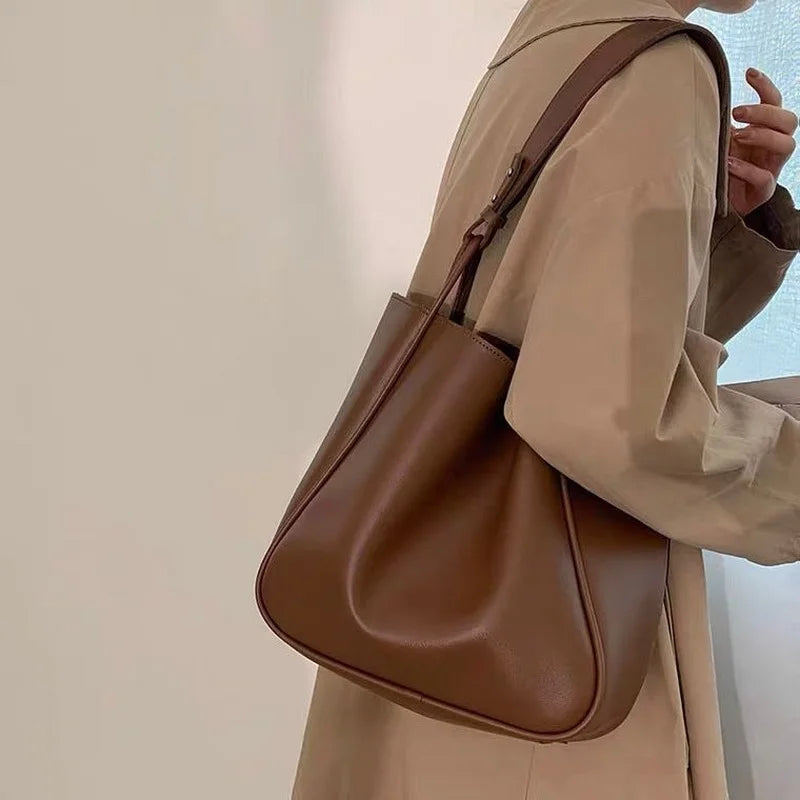 Vintage Leather Shoulder Bag Large Capacity Tote for Women