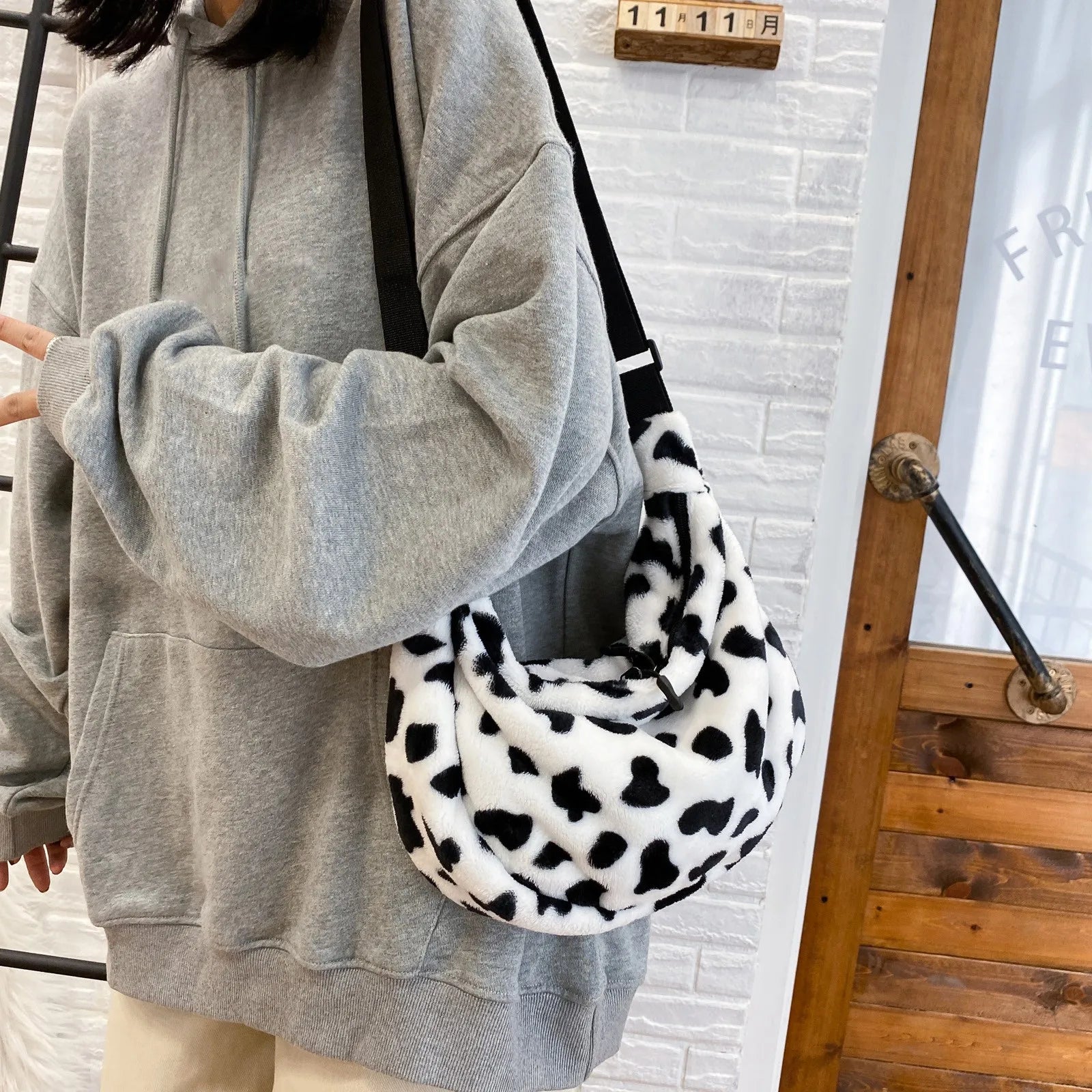 Retro Cow Printed Shoulder Bag Casual Plush Shopper Saddle Bag Female Handbag