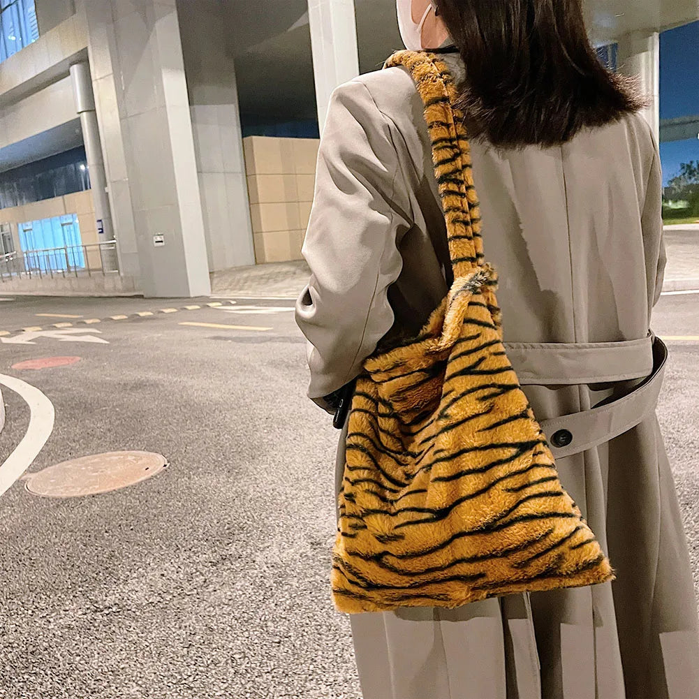Women Plush Shoulder Bag Animal Pattern Print Shopper Bag