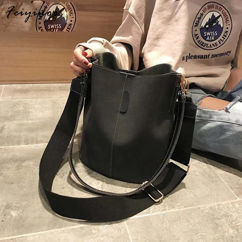 Women Solid Pattern Shoulder Bag Capacious Handbag Retro Shopping Bags