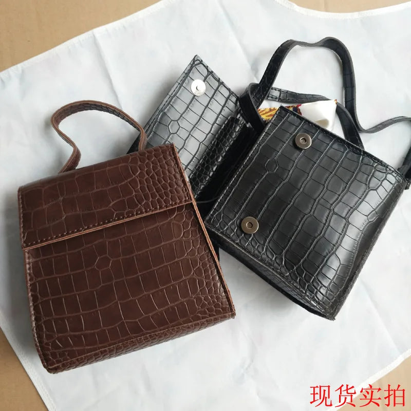 Small Crocodile Pattern Leather Shoulder Bag for Women