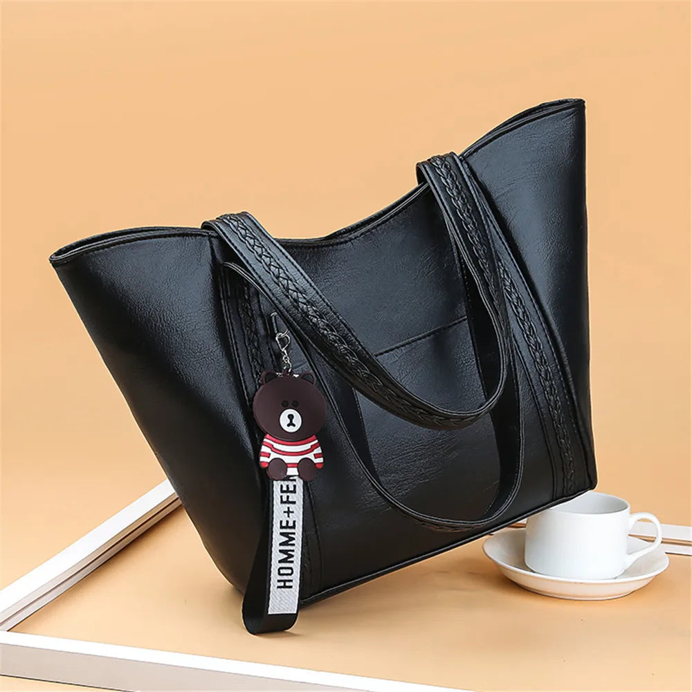 Fashionable Women's Leather Shoulder Bag