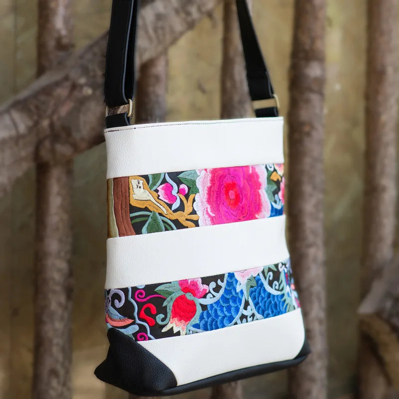 Women's Ethnic Stripe Embroidery Bucket Bag