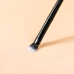 Cruelty Synthetic Eyeshadow Brush for Precision Application