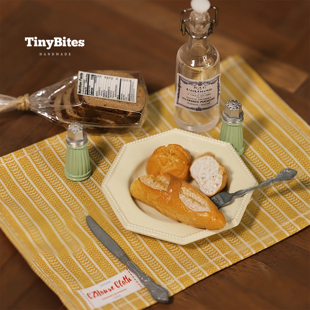 2pcs Vintage Style Spice Bottles Dollhouse Accessories