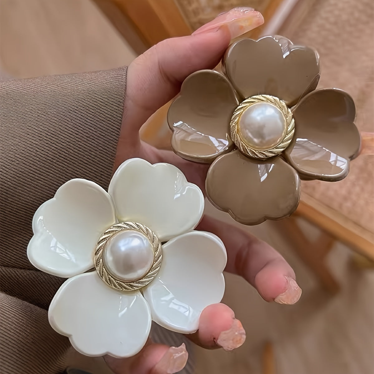 2pcs Small Hair Claw Clip Pearl Flower Charm