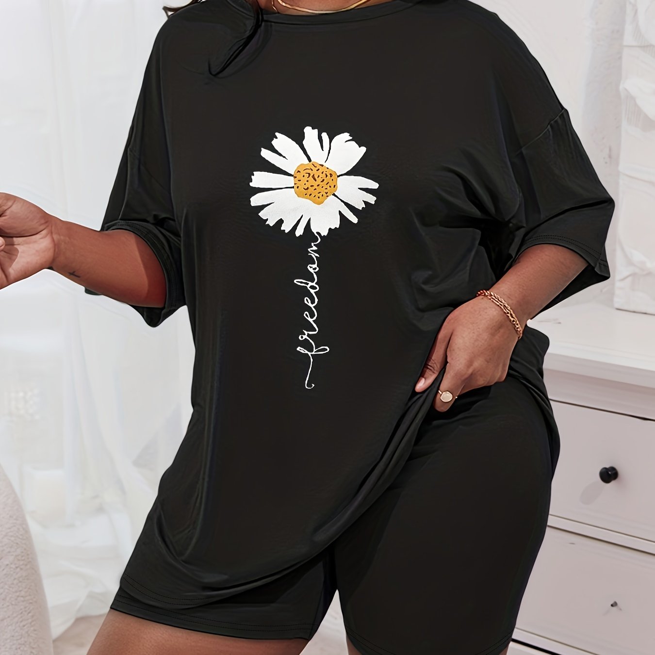 Women's Plus Daisy Print Lounge Set Short Sleeve Tee & Shorts Two Piece Set