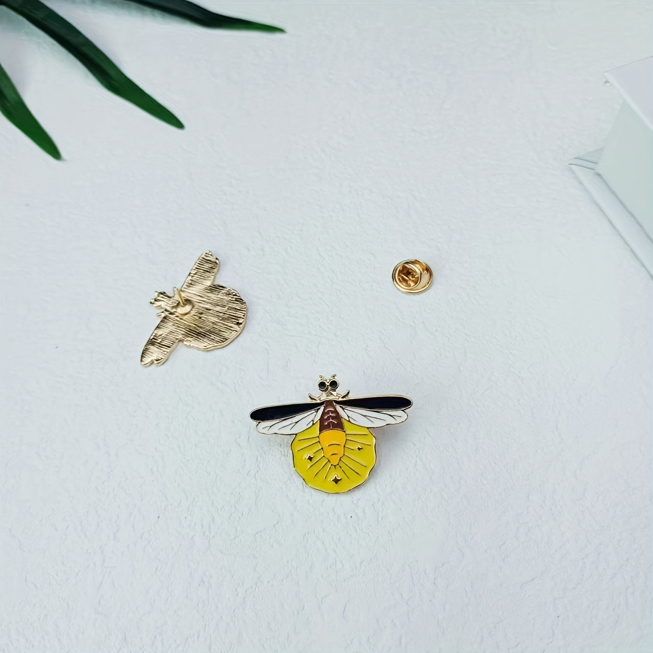 1pc Cartoon Bee Pin Backpack Hat Clothing Decoration Badge
