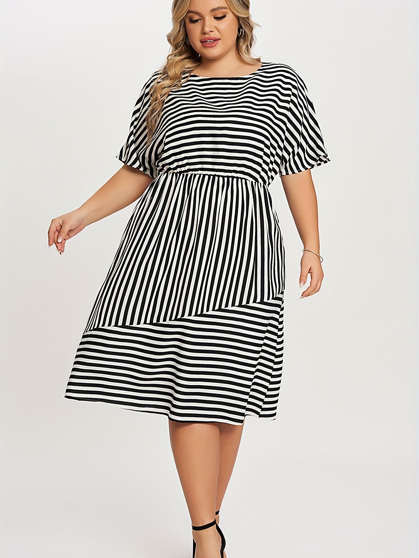  Stripe Print Short Sleeve Midi Dress With Pockets