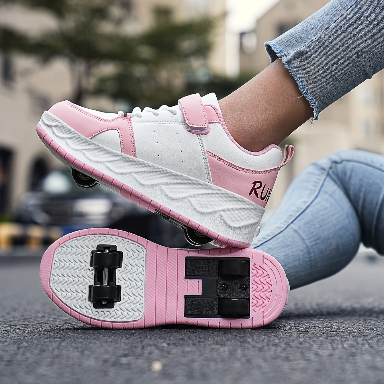Boys Low Top Roller Skateboard Shoes Lightweight Anti Slip Wheel Shoes