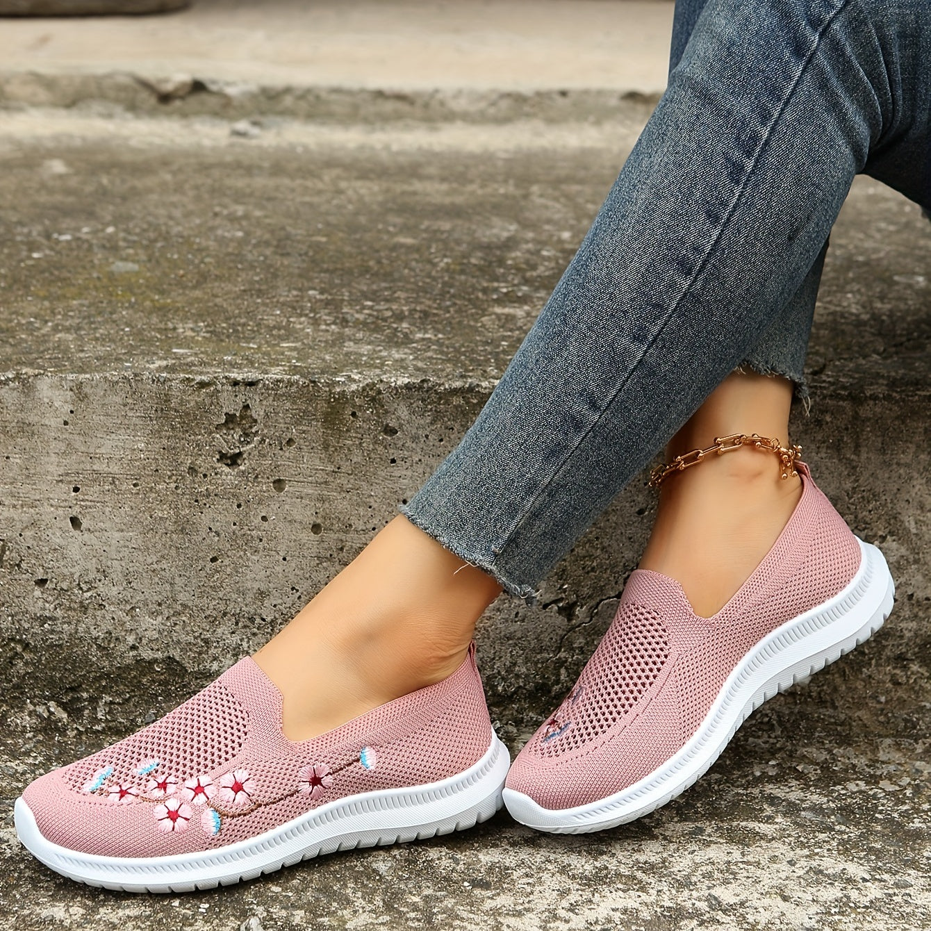 Women's Flowers Embroidered Flat Shoes Lightweight Slip On