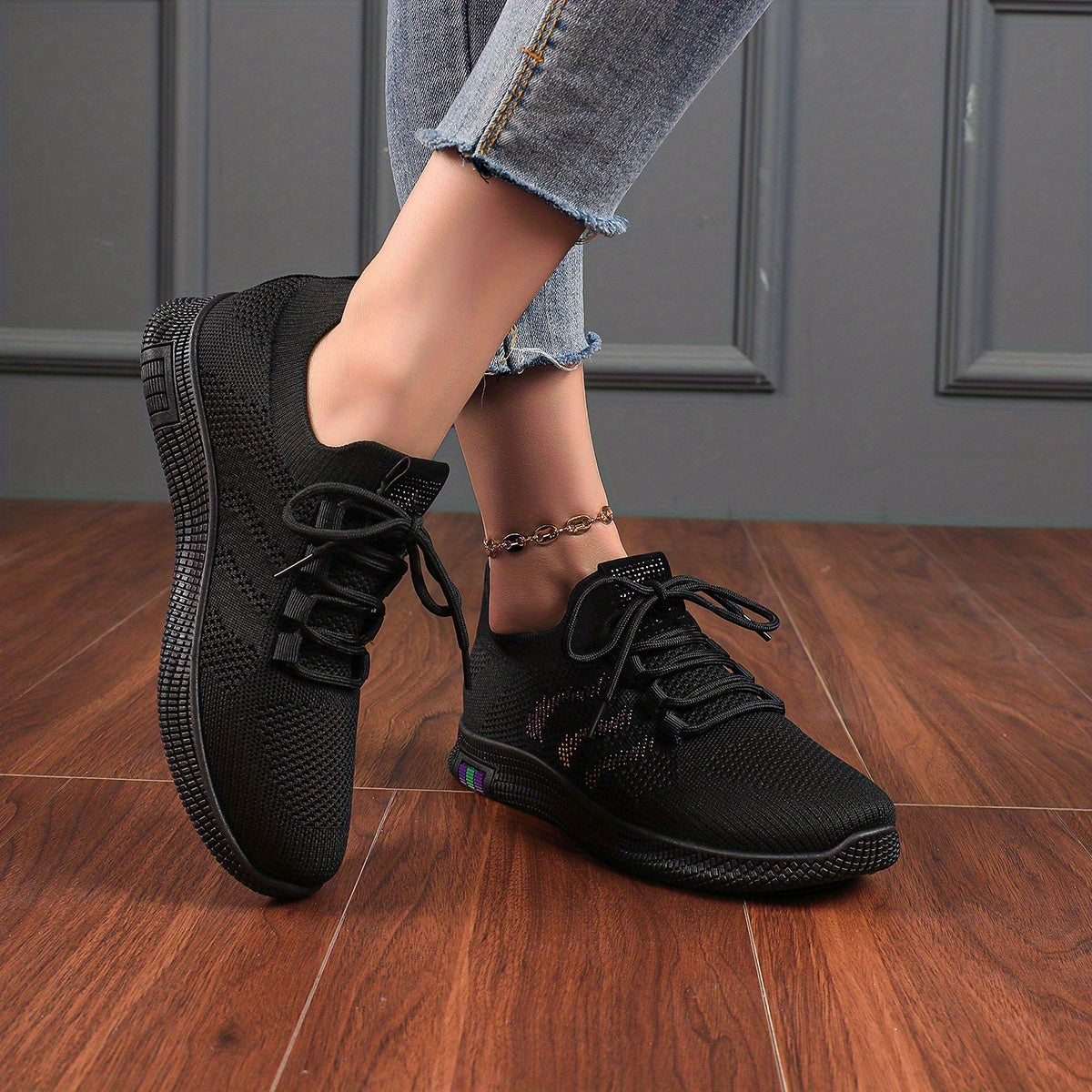 Women's Woven Running Shoes with Three Diagonal Bars