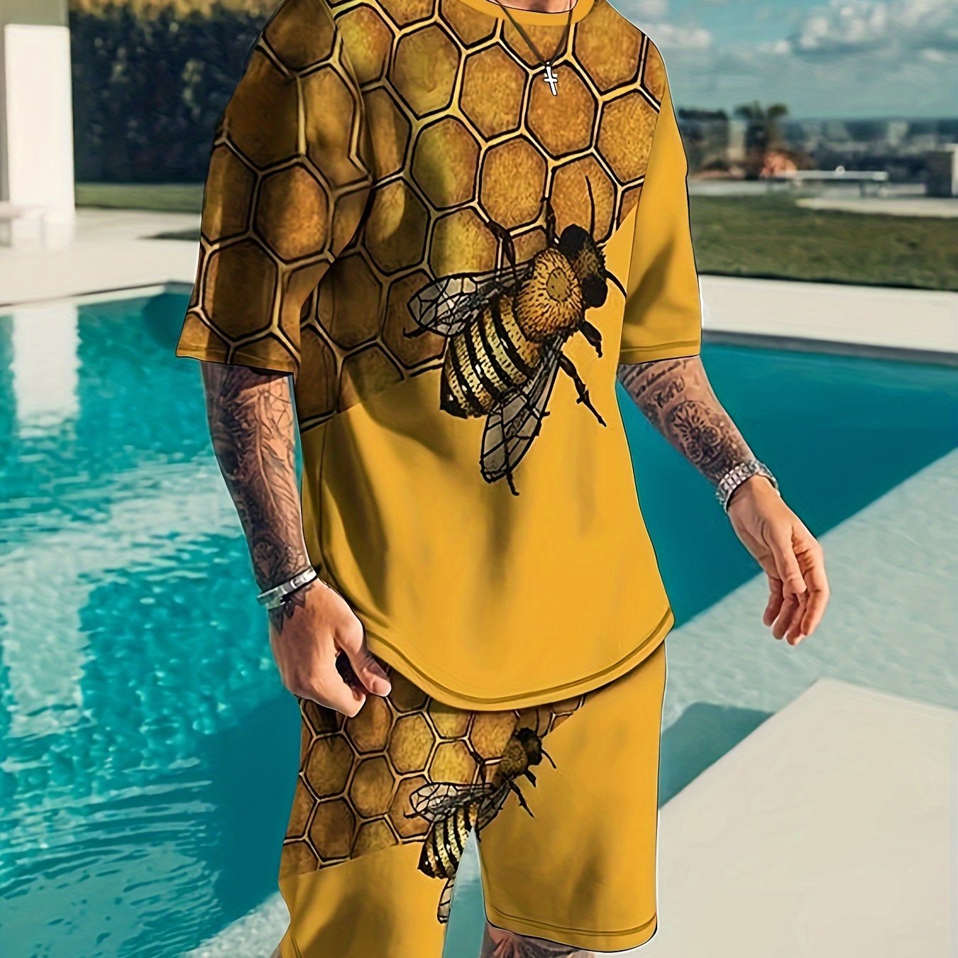 Bee & Honeycomb Pattern Men's 2 Piece Outfits T-shirt & Shorts Set