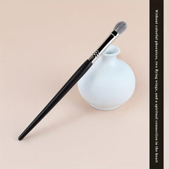 Eye Shadow Brush Smudge Makeup Brush for Smokey Eye Corner Highlighter Concealer
