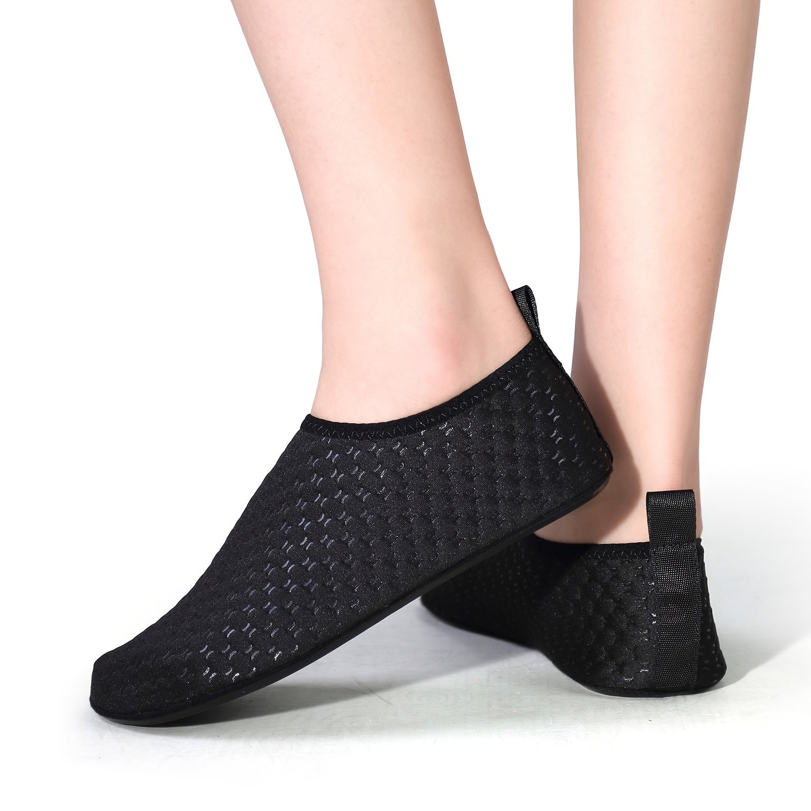 Women's C Letter Pattern Water Shoes Soft Sole Lightweight Aqua Socks